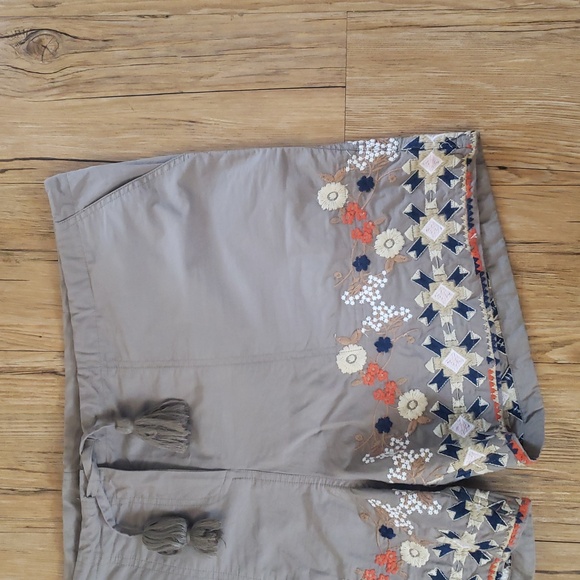 Tolani Short - Picture 3 of 6